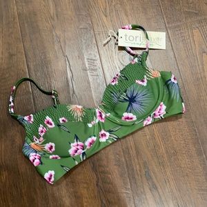 Super Cute toripaver Swim Top. 🌴☀️Size Small